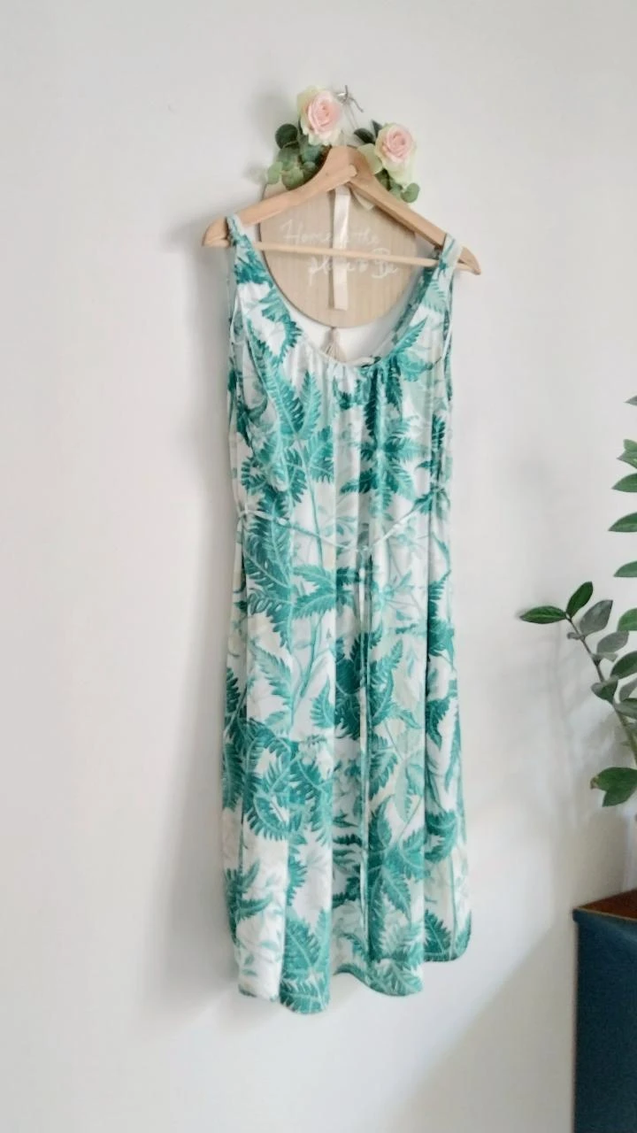 Vestido nuevo ligero holgado 100% viscosa con estampado de hojas tropicales H&M Mama Taill – photo 5